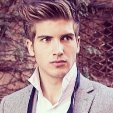 HEY! HEY YOU! YES YOU! YOUR AMAZING!  I LOVE LOVE LOVE JOEY GRACEFFA AND SHANE DAWSON. MY NAMES JAMIE! 3333