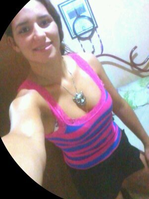 Adoro olhar futebol, Amo ser Sincera, Estudo a Noite, Quero mais Amizades Boas. :3