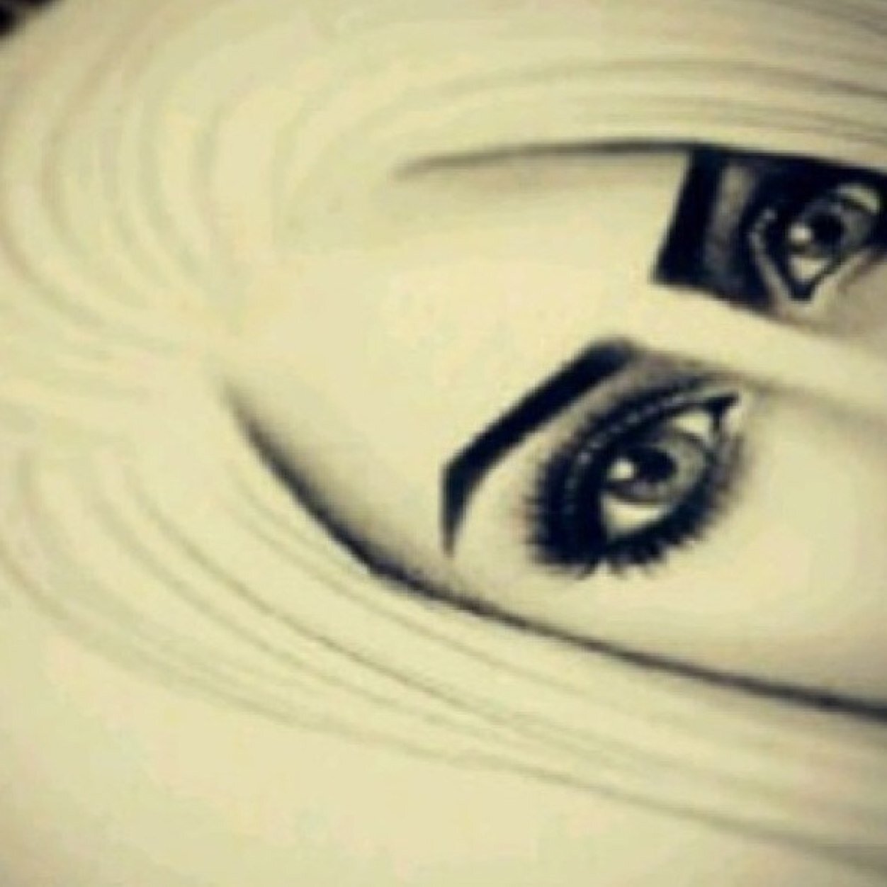 أتـحـدث بـعـفـويـه ، أضـحـك بشده .. أعـشـق بـصـمـت وأسـامـح بـسـرعـه .. هـكـذا هـي حـيـاتـي♥!