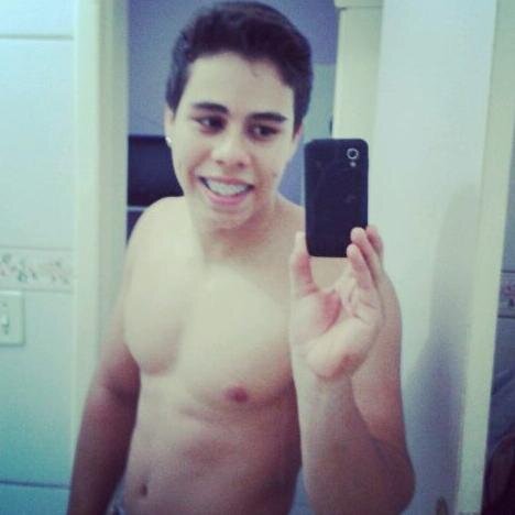 ㅤㅤ o senhoor ê meu pastõor && nada me faltarâa porqê ele senprê mêe da forçâs pra poder continuâaa AMEEEEM ♪♫ '