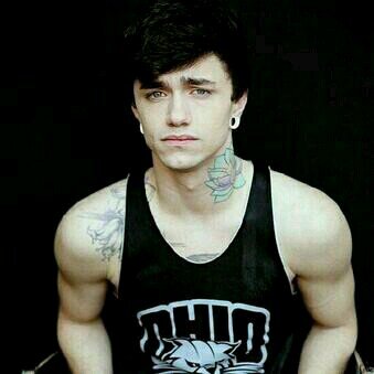 Harrison Morgan. 21. Photographer. Traveller. Dancer. Harry Potter fan. Massive Flirt. 15+  [RP | OC.]