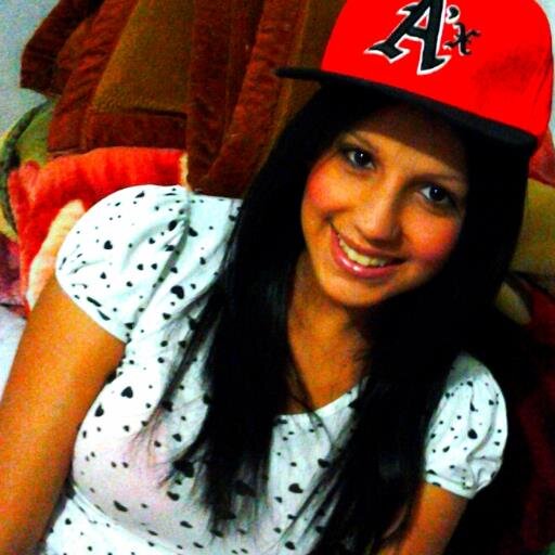 ~/ umα gαrotα  diferente,
 que não concordα com tudo quє vê ,
 que escolhe seguir o cαmiinho certo,
 mesmo que sozinhα... ♥