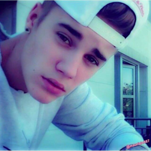 Hey,my name is aliya and I'm a belieber. Justin Bieber taught me how to be strong, now here I am following my dreams, I love you @justinbieber. #LondonBelieber