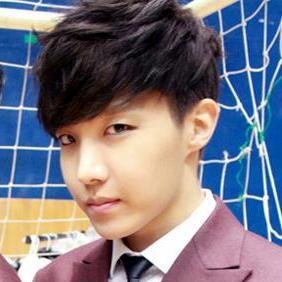 Jhoseok73Hope's profile picture. role player of bts j-hope | 94 L | yaoi seme | he's mine @kook02_jung | emak @AS_Jupaley | ponakan @teafnyx | hyung(?) ‏@AmberJLiu_1992 #MangkubumiFams