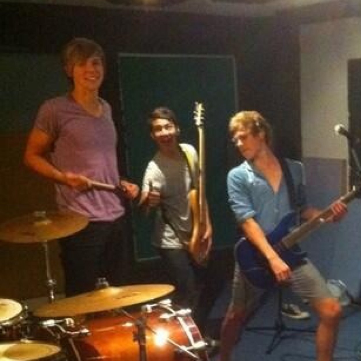 #SHELOOKSSOPERFECT is all i can say ....its number 1 in 30 countries  @Ashton5SOS @Luke5SOS @Calum5SOS @Michael5SOS lub ya