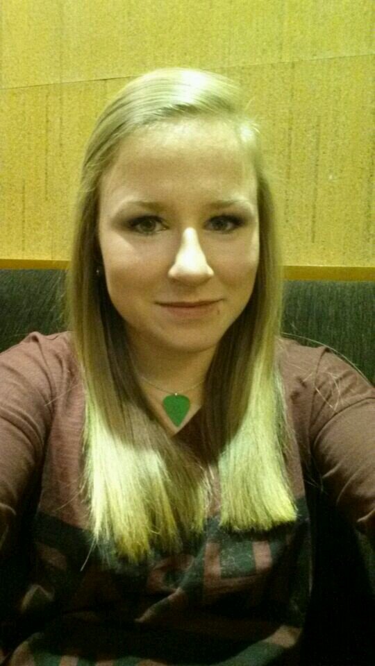 __Vanessa_Rose's profile picture. 16, a bit too small. I love food, especially chocolate! I like metal/rock, I'm addicted to Sleeping With Sirens, music is my life. Instagram: @vanessaa_sws