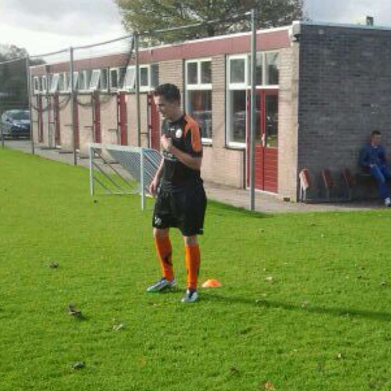 4e Jaars SPECO-student aan de FEHT. Voetballer, voetbaltrainer en sportliefhebber.