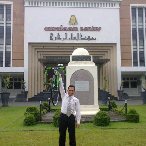 Teacher at Islamic School, Cyclist, Adventurer, Climber, & Kuliner.
Muhimatul Farokha husbands.
