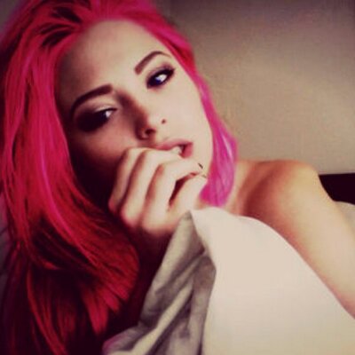 Profile Picture of Jessica Benson (@JessieBenzo) on Twitter