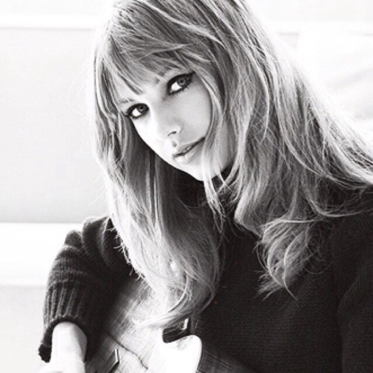 We must love, defend and stand with @taylorswift13 always