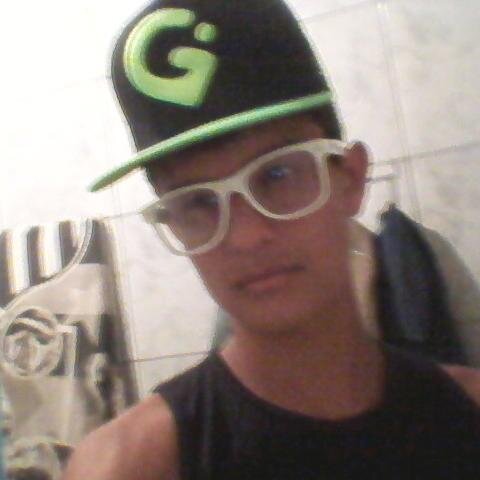 gosto de jogar bola e amo comer lasanha