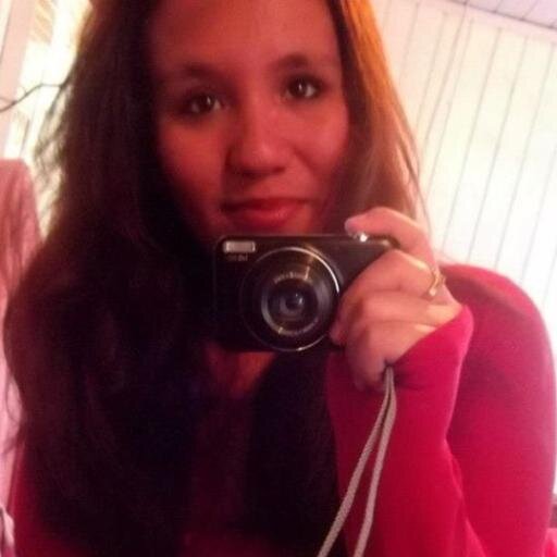 anna_morticia's profile picture. Si siempre fui, extranjera en tu corazón.
Me iré de aquí,
Yo me arreglo con mi dolor,
Sin ti, amor ♫