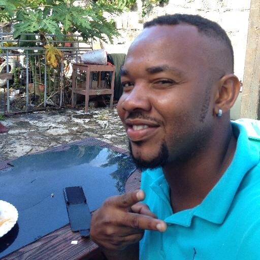 leroiheny's profile picture. aya