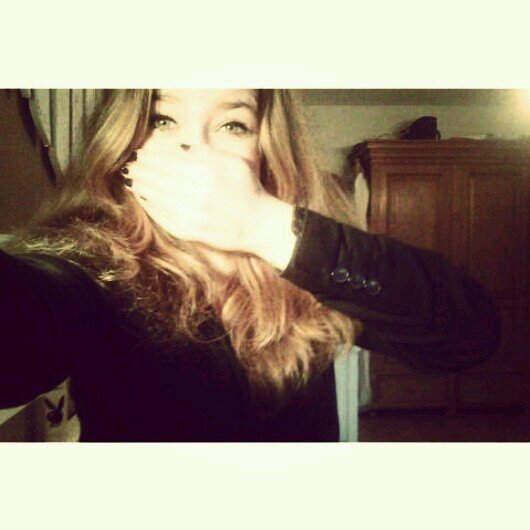 Ilysm ♡ Don't cry just say fuck you and smile. Neversaynever. I'm young ^°^