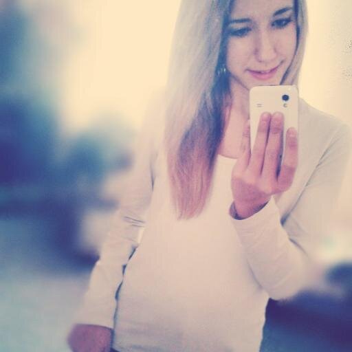 I'm 14 years old. I live in Hungary. Follow me, and I follow u back! T. Mills asdfghj