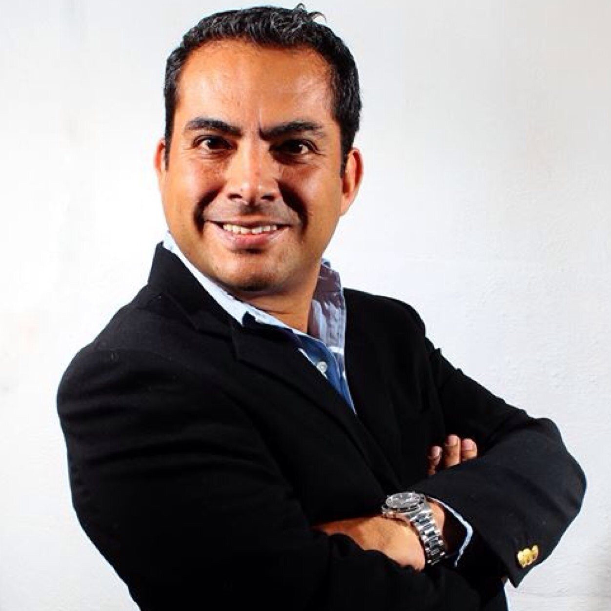 Emprendedor de negocios por internet, Profesional Inmobiliario, siempre interesado en ayudar a personas a lograr sus metas.