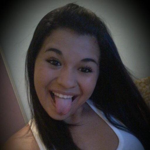 Louca , chata , inrritante , ciumenta , nervosa .. tudo isso e mais um pouco haha SEGUE AE '-'
