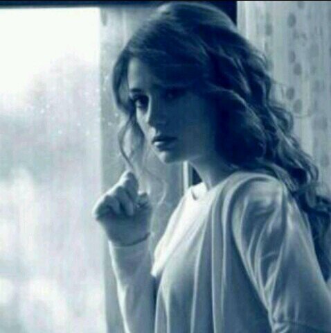 -  مُوو انا اللِي احنّ لشيء أستغنَيت عنه