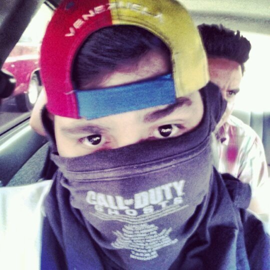 No estoy muerto para tener una bio,  instagram: renzobastidas