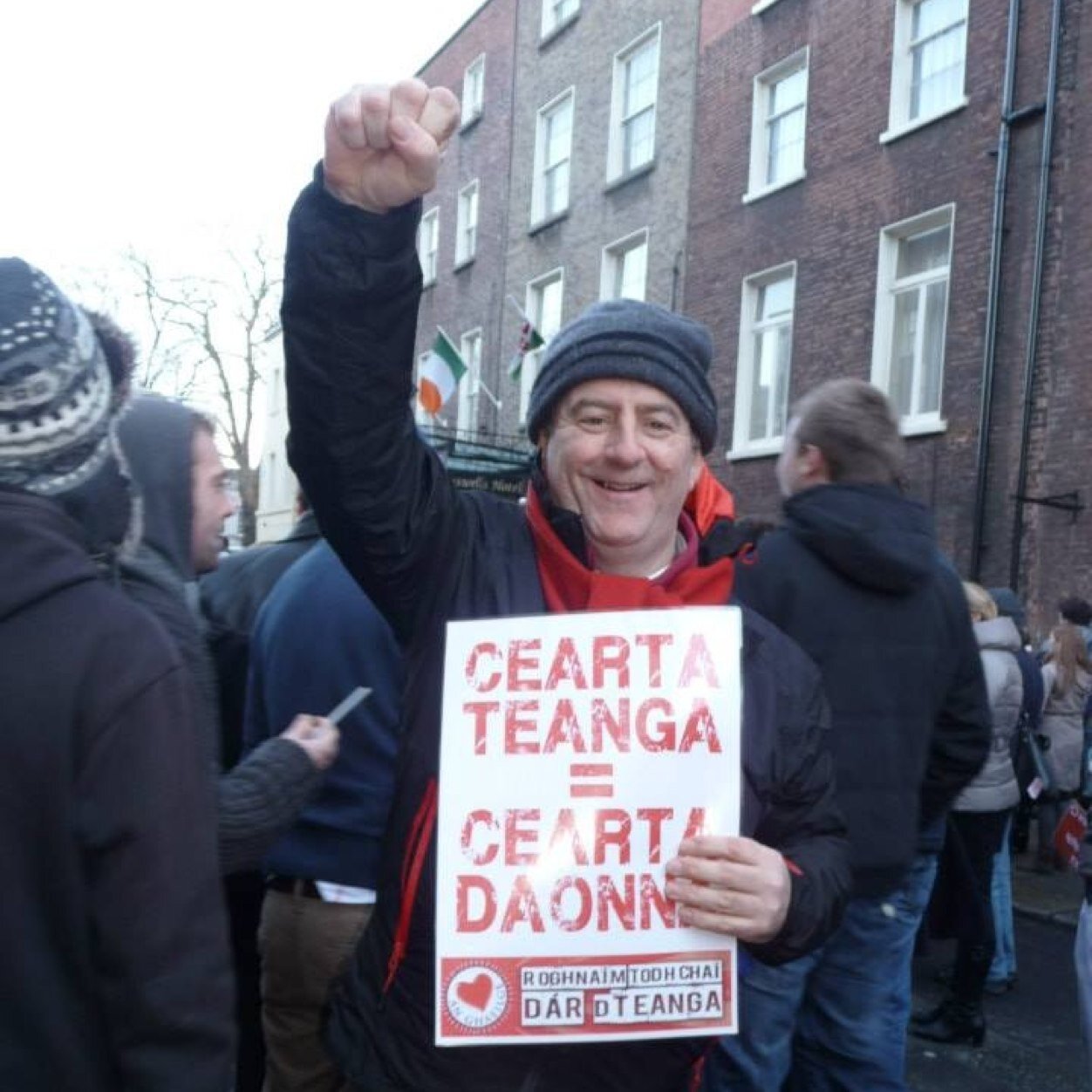 Gael, Gaeilgeoir, Siúlóir, Rothaí, Ceoltóir, Tuiste, Céile, Tuíteálaí. Seán Ó Riain, is as Droichead Átha mé. Buartha faoin saol mór agus faoin nGaeilge.