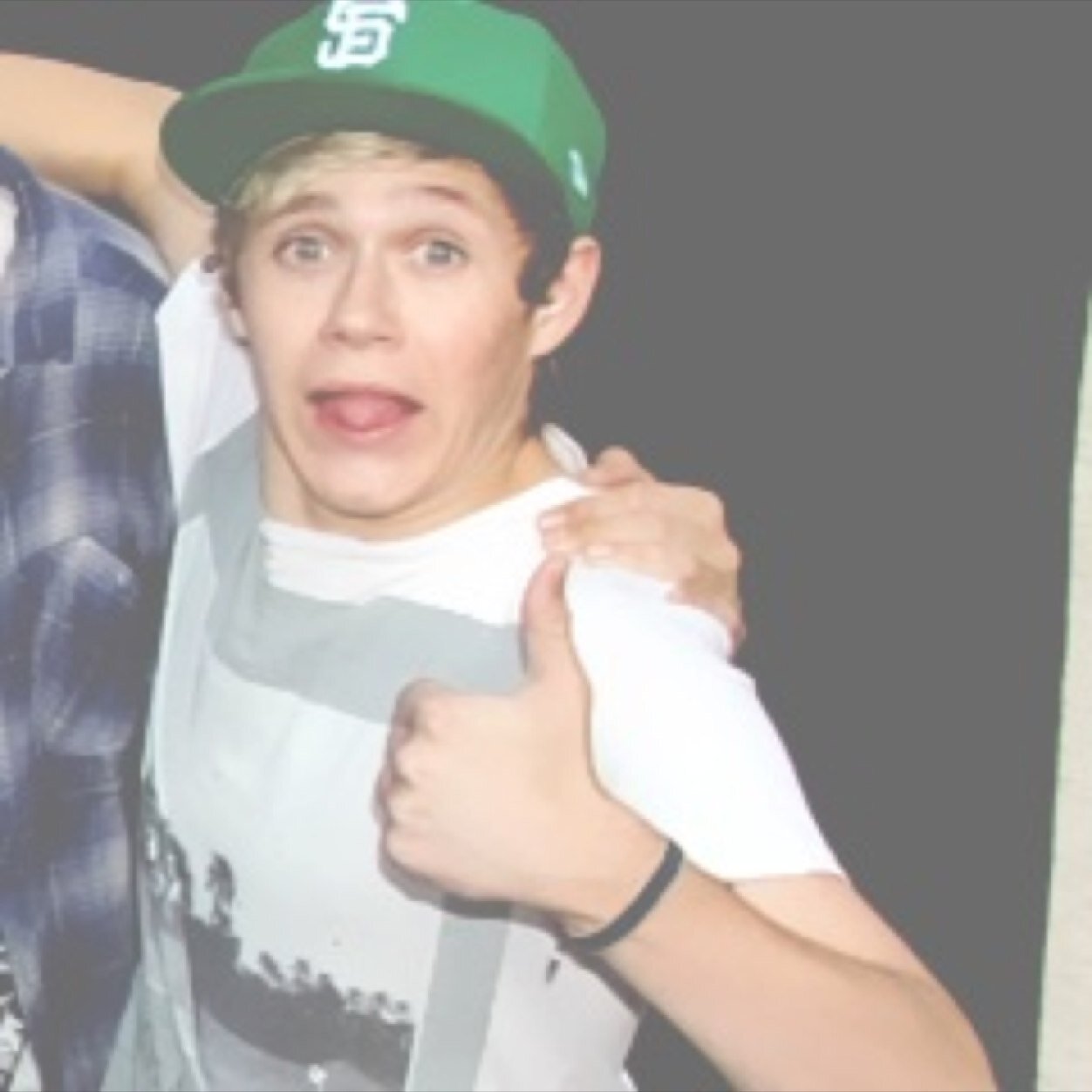 @festivehoran