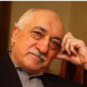 Paralel, uzunluğu boyunca birbirinden eşit uzaklıkta bulunan doğru ya da düzlemlerin birbirlerine göre durumlarını tanımlamakta kullanılan bir sıfat.