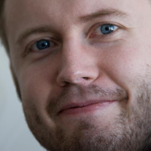 Författare  │
Jag skriver för att jag älskar det, för att jag har ett vansinnigt begär efter det och för att bli bättre för varje projekt jag åtar mig.