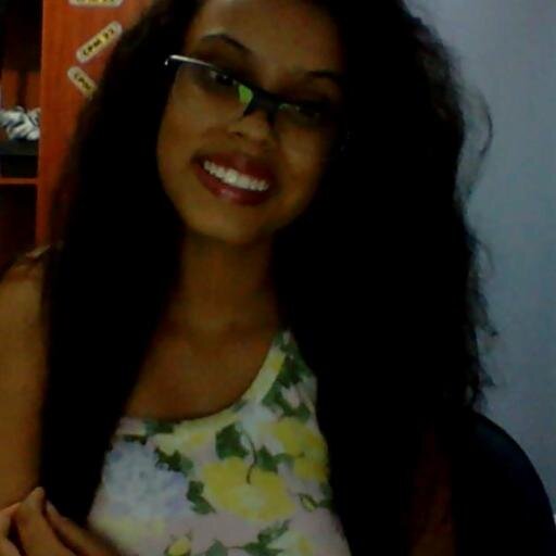 Estou em um mundo surreal e estressante..
tentando apenas ser feliz!