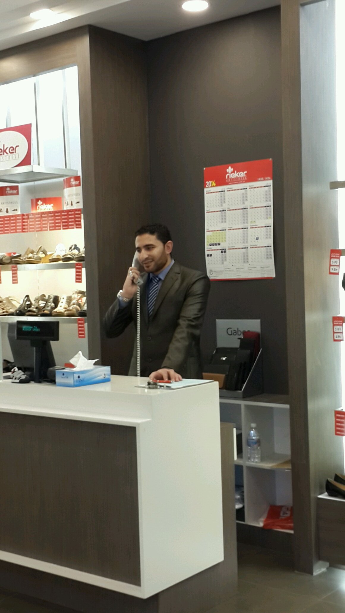 ‏صحيح القدر يفرق دروب كنا نمشيها لكن مستحيل يفرق قلوب عاش الحب فيها