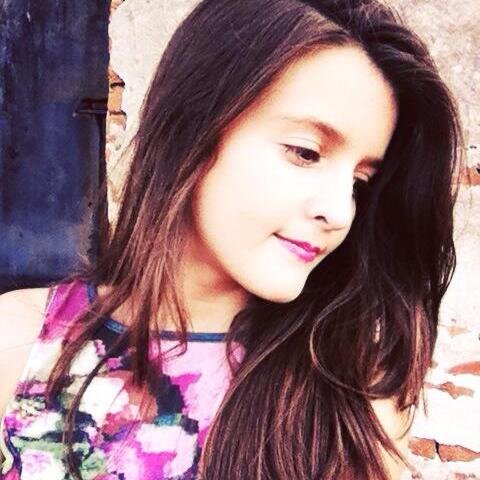 perfeitinha_sz's profile picture. ''Que é quando os olhos se caçam, em meio à multidão.É quando a gente se esbarra andando em qualquer direção'' ♫♫