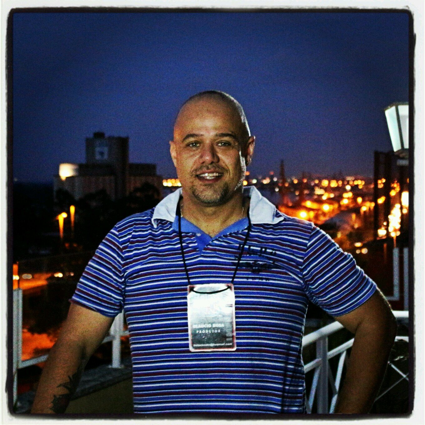 Produtor de Vídeo e Fotógrafo na vida profissional.  Gourmet como hobbie!
 https://t.co/JwJ0XGmKLL  
#belezanatv