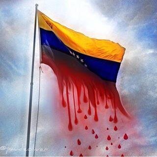 Venezolana, nacida en Caracas orando por mi Patria