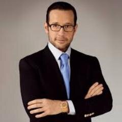 Soy empresario,practico el tenis amo ami familia
