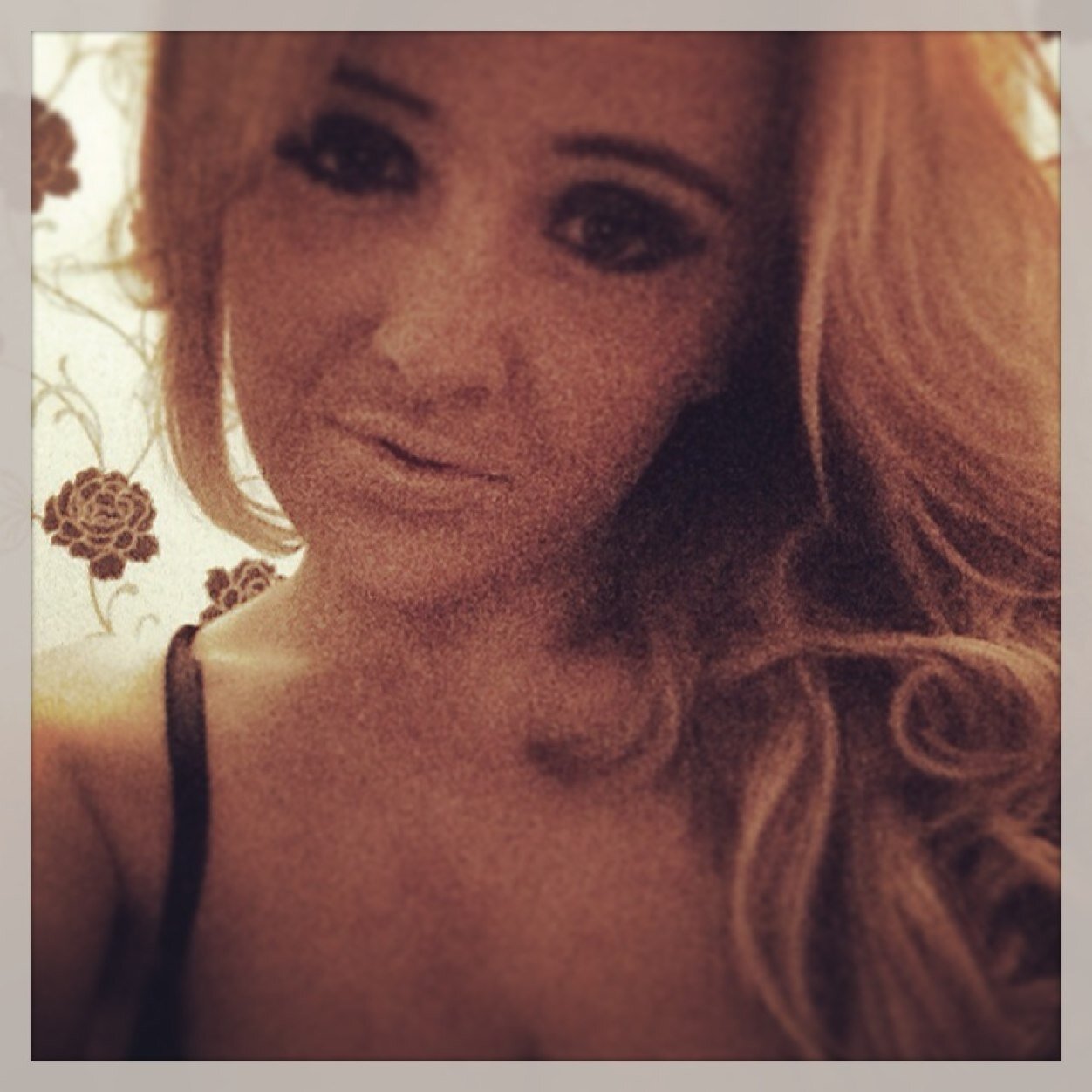 kayleighlouise- 18, hairdresser,waitress, blonde