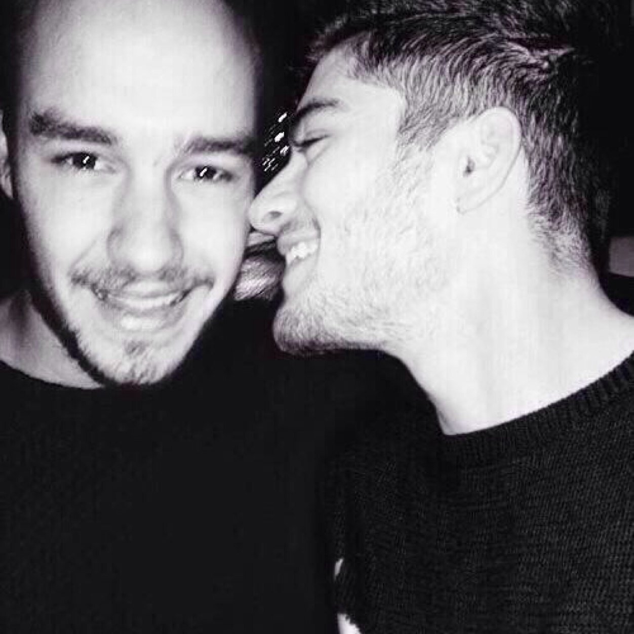 Follow @sassafraszouis please x