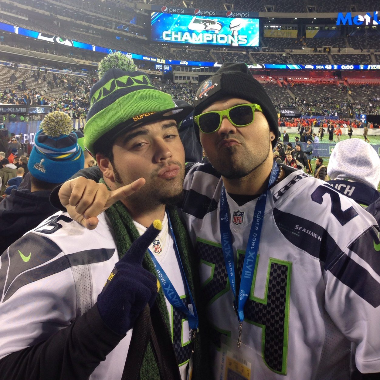 I love music, Seahawks, being high of life, Staying positive/good vibes and reaching for the stars.... A mexican seattle born/cali livin... Dream BIG
