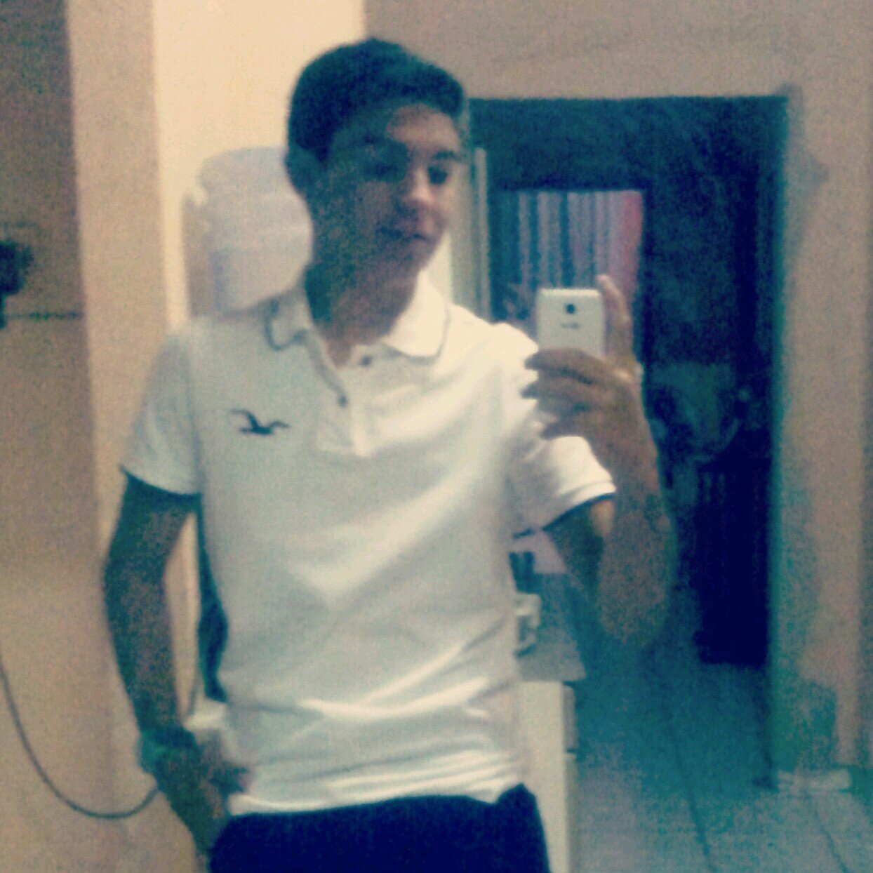 Eu não sou quem eu gostaria de ser; eu não sou quem eu poderia ser, ainda, eu não sou quem eu deveria ser. mas ainda bem que eu não sou mais quem eu era!