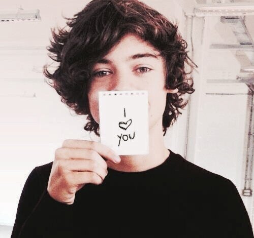Free follow from @pornwithzarry