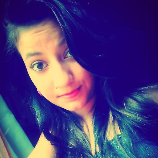 Quem sou 'eu'?!
 Sou a alegria de quem me ama,
 a tristeza de quem me odeia,
 e a ocupação de quem me inveja ... ¬¬