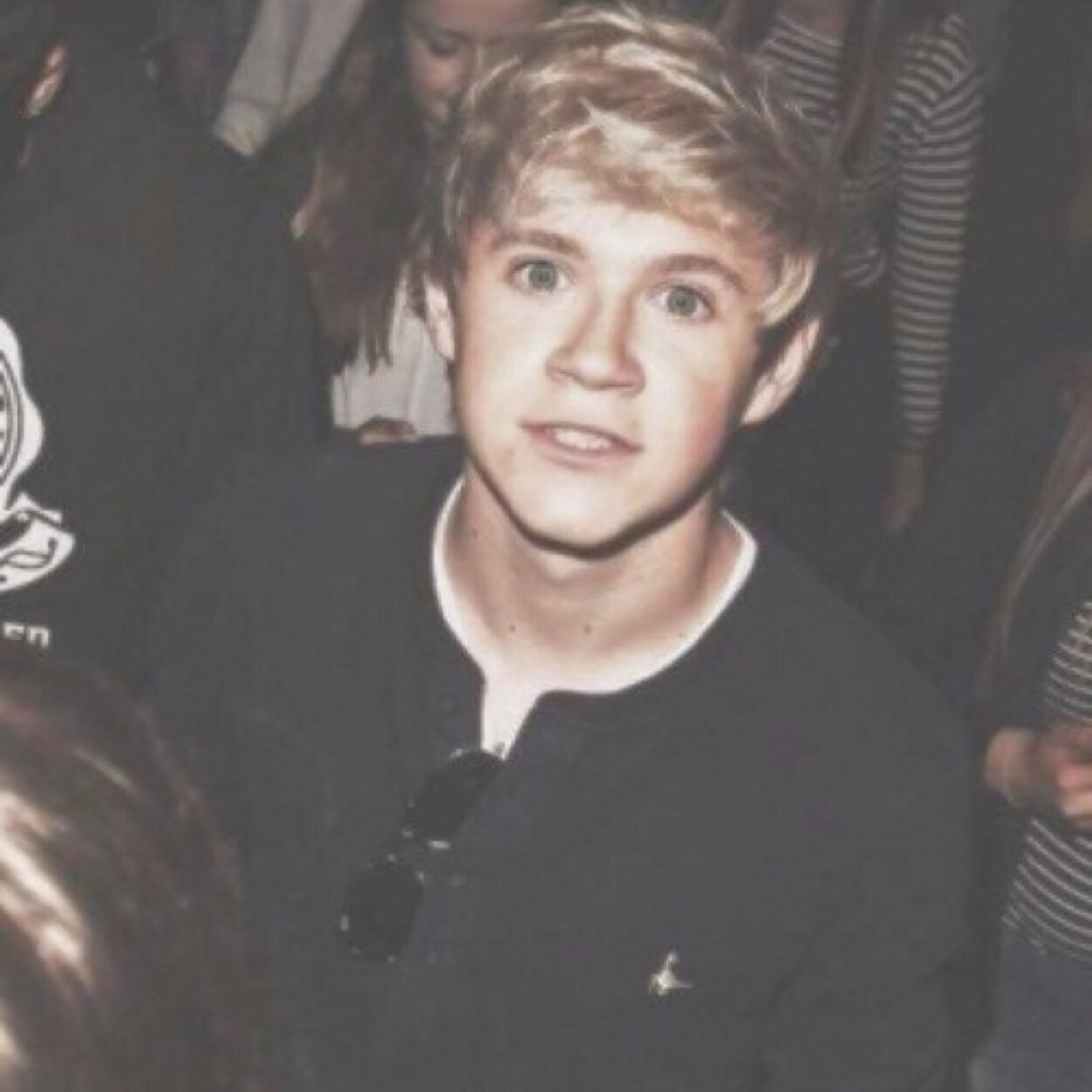 hi hi hi please follow @infinatelyharry and me @dimlylou :)