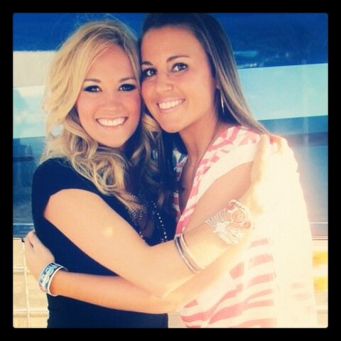 I ℒℴѵℯ music & fashion. Mommy to two beautiful girls. I ADORE Carrie Underwood! She inspires me in so many ways. #Blessed