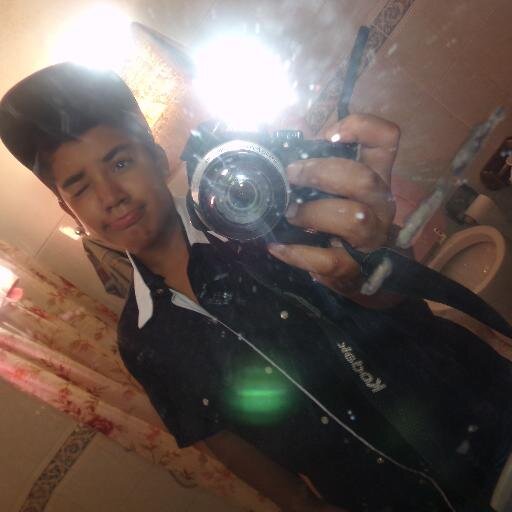 Hola Me LLamo Axel,Tengo 13 Años Emmmm....Me Gustan Algunas Canzione De Justin Bieber Y AGUANTE Jiley.. ;)