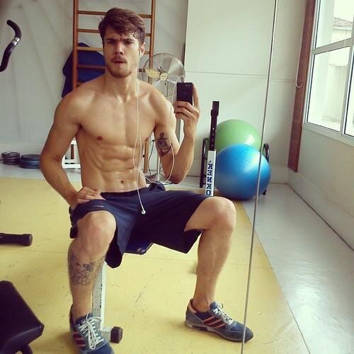 Musculação ♡ | Peitos ♡ | Amigos ♡
Novo Twitter
1.7 Brasil
