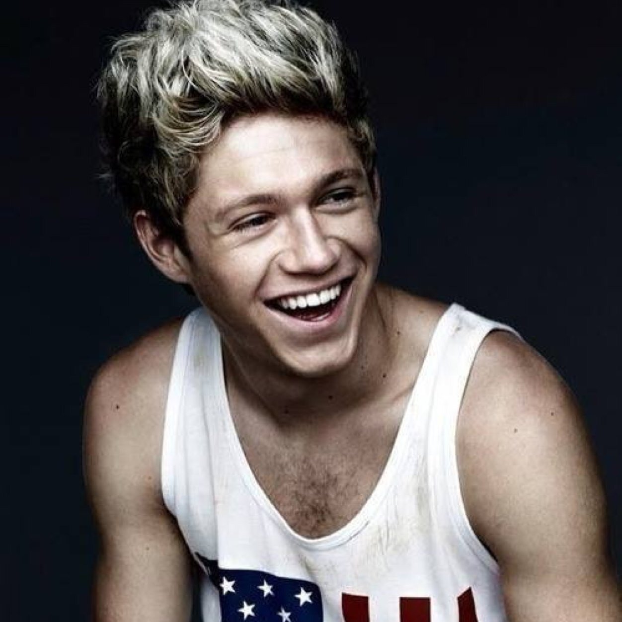 FREE FOLLOW PLEASE FOLLOW @sweaternxxry_ !!PLEASE