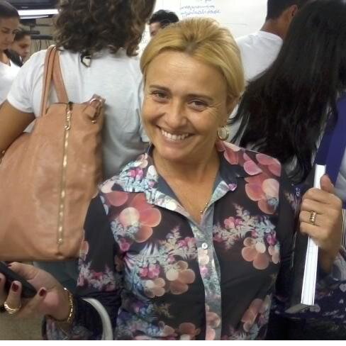 Tudo posso naquele que me fortalece...
            SKYPE: leila_coiffeur