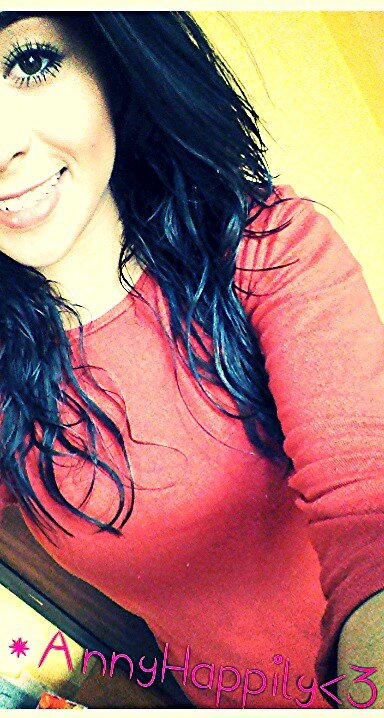 soy anny naci el 17 de abril && amo los chocolates! && amo el color verde! && soy super buena onda, bueno eso dicen ja ^^
