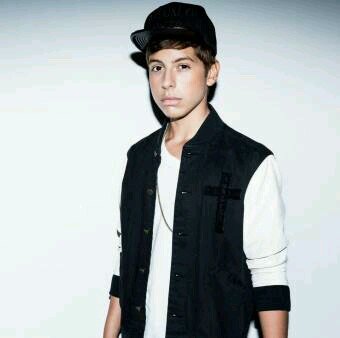 big fan of Matt Hunter and in love with the song Mi Amor. #NEVERSAYNEVER #BELIEVE #SWAG Matt Hunter followed 9/10/12