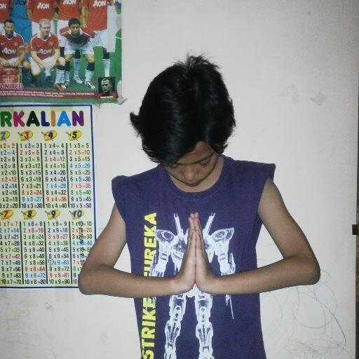Hello everyone!, this is my secondary twitter and official, hope everyone follow me so thanks you! :)
