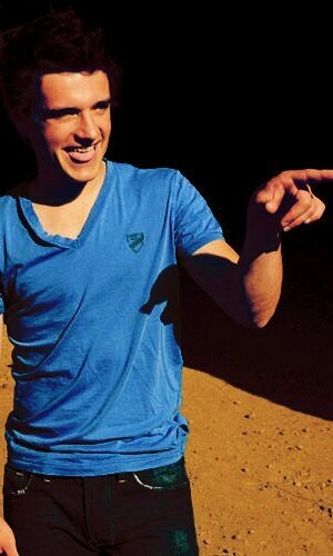 I LOVE YOU JOSH HUTCHERSON and LOGAN:* AND I LOVE COVERT AFFAIRS CHRIS( AUGGIE) I LOVE YOU:**