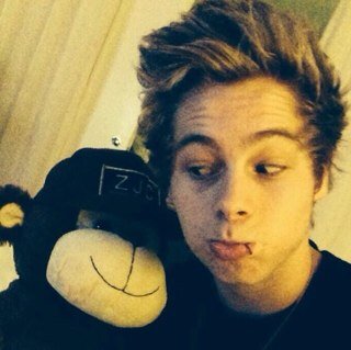 From @PIZZASTXGRAM she has a Luke follow she can help you if you ask her